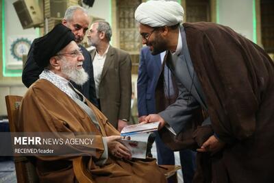دیدار شاعران با رهبر معظم انقلاب اسلامی