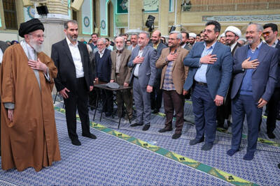 دیدار شاعران و اهالی فرهنگ و ادب فارسی با حضرت امام خامنه‌ای
