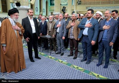 رهبر انقلاب: گسترش شاعران متعهد و انقلابی جوان امیدآفرین است - روزنامه رسالت