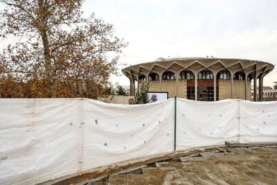 تمامِ ناتمام / تئاتر ایران سال ۱۴۰۳ را با ‏مشخص نبودن تکلیف مدیران اداره‏‌کل هنرهای نمایشی، تئاتر شهر و خانه تئاتر و بلاتکلیفی وضعیت ساخت‏‌وساز در دو مجموعه تئاتری به پایان می‌‏برد