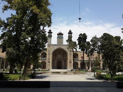 افطار در میان مسجد تاریخی سپهسالار