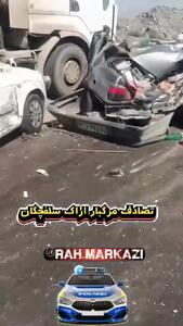 تصاویر دلخراش از تصادف ۱۸ خودرو در محور اراک سلفچگان در پی ترمز بریدن تریلی