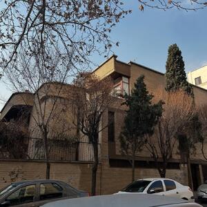 حتی با آجرهای دوده گرفته‌ این ساختمان در میرداماد همچنان زیباست - چیدانه