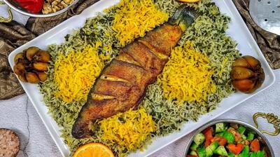 طرز تهیه سبزی پلو با ماهی قزل‌آلا برای شب عید؛ روش طعم دار کردن متفاوت ماهی - فراشپز