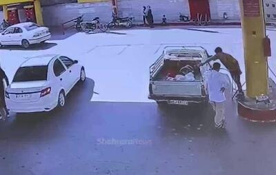 فیلم/ انفجار وانت در جایگاه گاز پارسیان قم