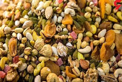 مردم فقط آجیل و شیرینی را تماشا می‌کنند