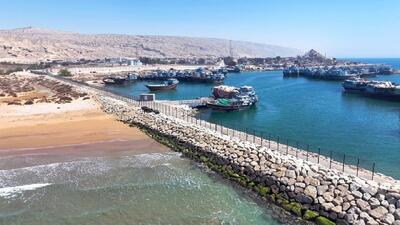 اتمام طرح دیوار پیرامونی بندر شیوء پارسیان با بهره‌گیری از تولیدات ملی