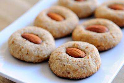 طرز تهیه قرابیه بادامی؛ شیرینی خوشمزه و شیک ترکی - فراشپز