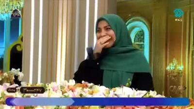 تقلید صدای عجیب آقای روانشناس روی آنتن تلویزیون در حضور المیرا شریفی‌مقدم؛ تفاوت رفتار آقایان با همسر و دوستان‌شان!