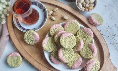 طرز تهیه بیسکویت پسته‌ای کرم‌دار برای عید+ نکات کلیدی