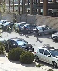 فیلم لحظه رعب آور حمله 3 زورگیر به 2 پسر و یک دختر تهرانی در چیتگر تهران ! / فریادهای کمک را بشنوید
