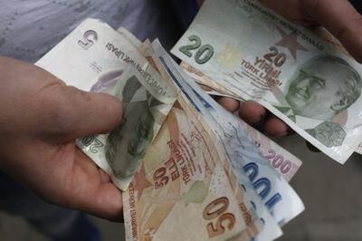 لیر ترکیه به پایین‌ترین سطح خود در برابر دلار و یورو سقوط کرد