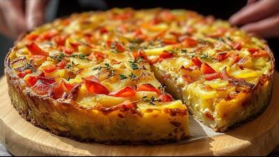 طرز تهیه پیتزا کشدار و ارزان با سیب زمینی و تخم مرغ