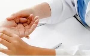 تغییری در کف دست ها که نشانه بیماری کبدی است