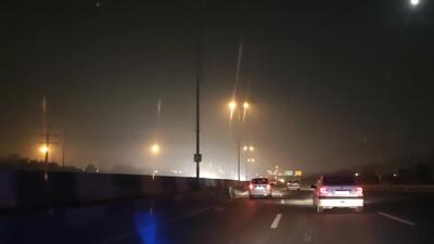 دودِ ناشی از انفجار مواد محترقه در خیابان‌های تهران