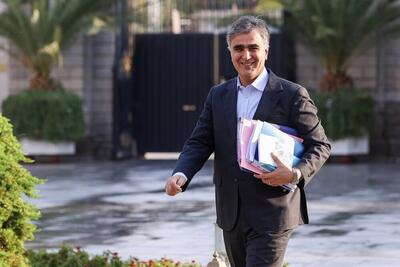 فرزین: معمولا به اعضای خانواده عیدی سکه می دهم! / فیلم