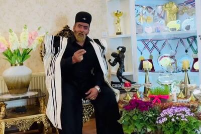 فیلم/هادی چوپان سال نو را با لباس محلی تبریک گفت