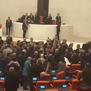 پارلمان ترکیه متشنج شد+ فیلم