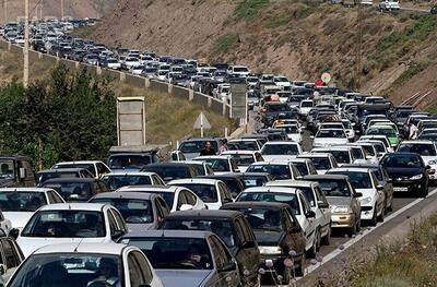 وضعیت جاده‌ها در آخرین ساعات سال | از ترافیک سنگین تا بارش باران در محورهای ۱۴ استان
