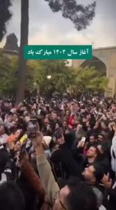لحظه تحویل سال ۱۴۰۴ در حافظیه شیراز + فیلم
