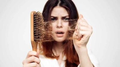 علت‌های اصلی ریزش موی جلوی سر در زنان چیست؟