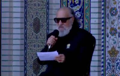 فیلم/ قرائت فرازی از وصیت نامه امام علی(ع) توسط آقای بازیگر در حرم رضوی