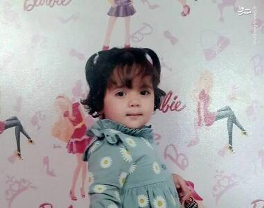 سفره هفت سین بر مزار دختر کاپشن صورتی