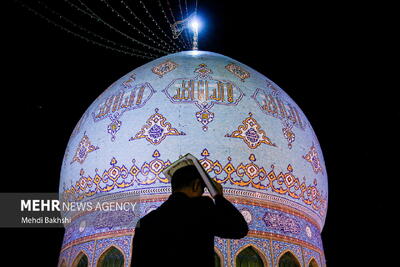 لحظاتی از قرائت دعای جوشن کبیر در مسجد جمکران