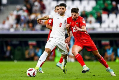 ایران -امارات /توقف بازی به دلیل خاموشی نورافکن ها/ بازیکنان به رختکن رفتند
