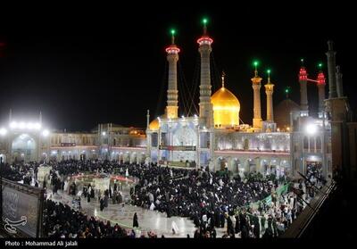 احیای شب قدر در حرم حضرت معصومه؛ نجوای عاشقان و اشک‌های جاری - تسنیم