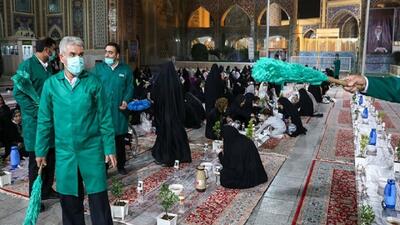 نمایی از ضیافت افطاری مسافران در بهشت رضا (ع) + فیلم