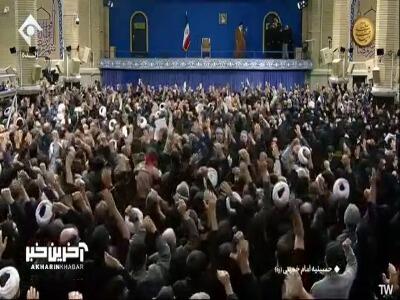 شعارهای اقشار مردم در حسینیه امام خمینی(ره) هنگام ورود رهبر انقلاب