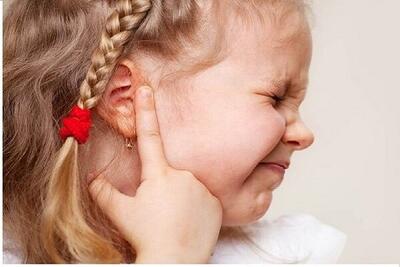 علائم و ویژگی‌های کم‌شنوایی «مادرزادی» و «اکتسابی»