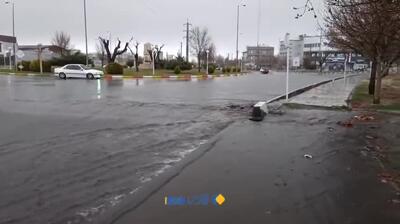 باران شدید باعث جاری‌شدن آب در خیابان‌های زنجان شد