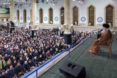 تصویری از مقام بلندپایه ارتش در بیت رهبری/ سردار رادان هم بود