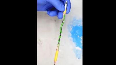 خلق آثار شگفت‌انگیز با تراشیدن مداد ساده!  + فیلم