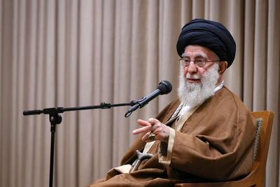 رهبر انقلاب: حوادثی که در سال ۱۴۰۳ پی‌درپی اتّفاق افتاد، شبیه حوادث سال ۱۳۶۰ و دارای سختی‌ها و مشقّتهایی برای مردم بود/ امسال هم مسئله‌ی عمده‌ی ما مسئله‌ی اقتصاد است | روزنو