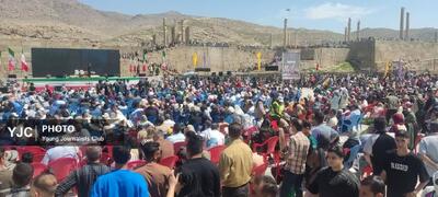 حضور ۲۸ هزار مسافر نوروزی در مجموعه جهانی تخت جمشید