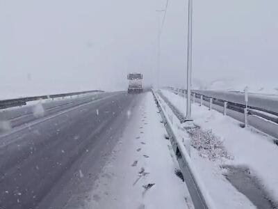 بارش برف در محورهای استان مرکزی