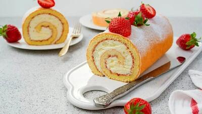 طرز تهیه رولت خامه‌ ای خانگی؛ شیرینی محبوب و مجلسی