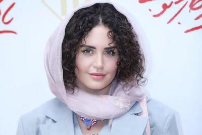 تبریک نوروزی ساده و شیک الناز شاکردوست با سفره هفت‌سین مینیمال