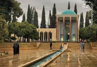تصویری بارانی از آرامگاه سعدی