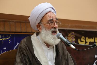 امیرالمومنین (ع) دنیا را بی ارزش می پنداشت