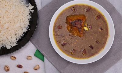 طرز تهیه فسنجان با پسته + نکات و فوت‌وفن ها