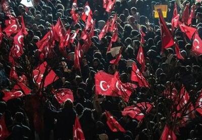 تداوم تجمعات در استانبول/ اردوغان: تسلیم نمی‌شویم - تسنیم