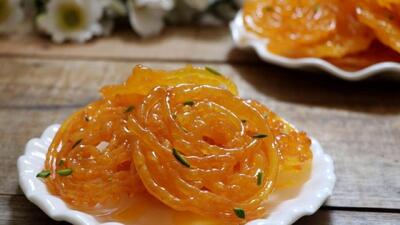 طرز تهیه زولبیا خانگی خوشمزه به روش قنادی برای ماه رمضان + نکات کلیدی و فوت و فن‌ها