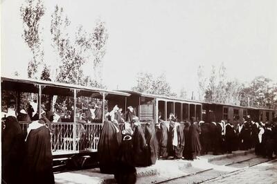 (تصاویر) زنان دوره قاجار؛  از قلیان‌کشی تا نوازندگی