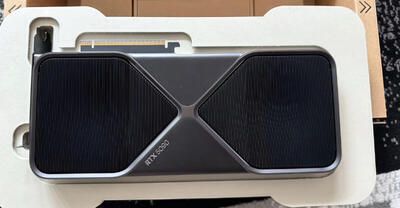 قیمت کارت گرافیک RTX 5090 FE انویدیا به آرامی در حال کاهش است