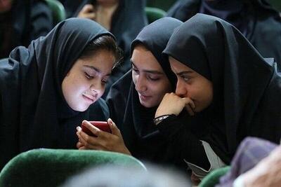مصائب تحصیل در علوم انسانی/ دانشگاه آزاد برای تقویت رشته‌ها چه کرده است؟