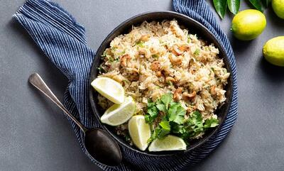 طرز تهیه بادام پلو با سس گشنیز +نکات و فوت‌وفن ها